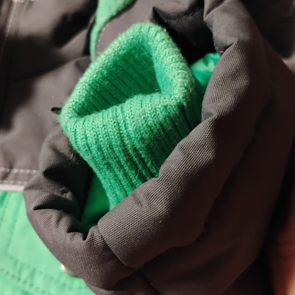 OshKosh 12m Snowsuit - Picture 4 of 10